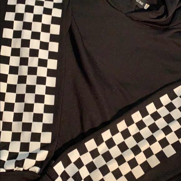 🌸Checkered crop top - Picture 2 of 3